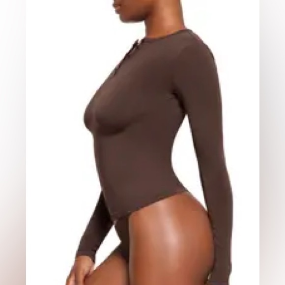 SKIMS Cotton Henley | Cocoa - Picture 3 of 10